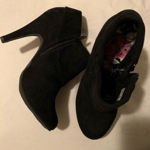 super cute rocket dog heels